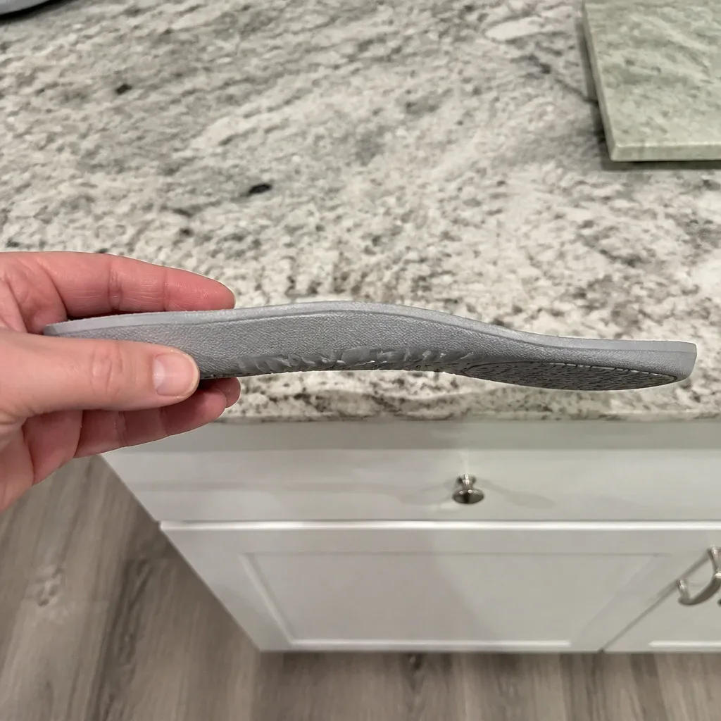 An Airplus Ultra Work Memory Plus insole held sideways showing the heel-to-toe profile