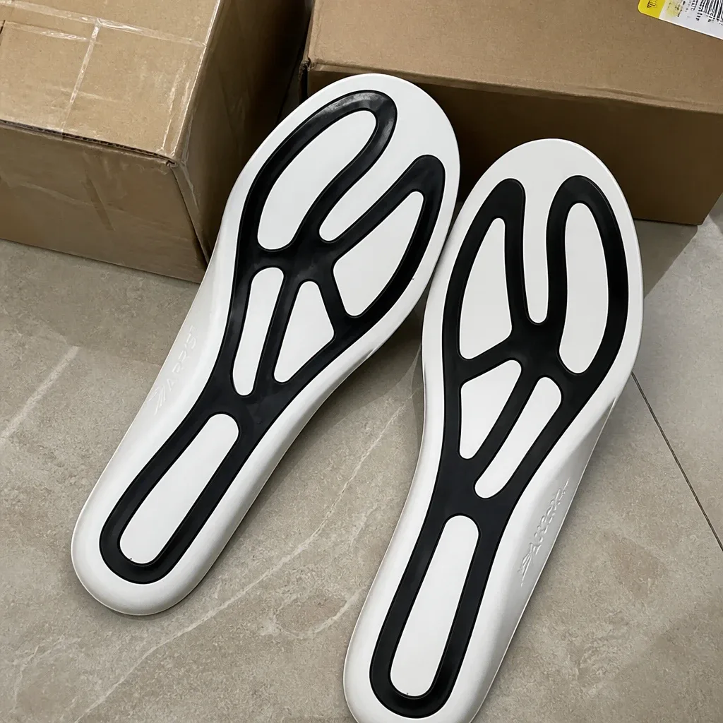 Aurorra by ARRIS Super Insoles next to their retail box