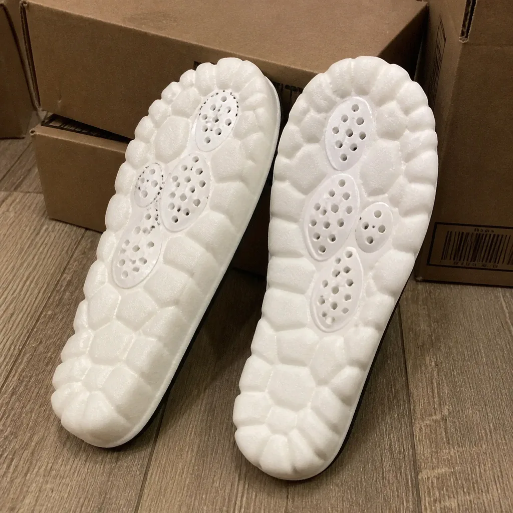 Back9Relief Golfer's Comfort Insoles next to their retail packaging on the floor