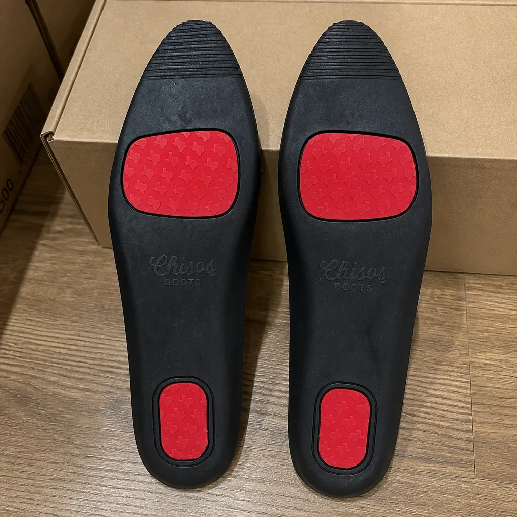 Chisos Comfort Insole boxes on the floor after unboxing