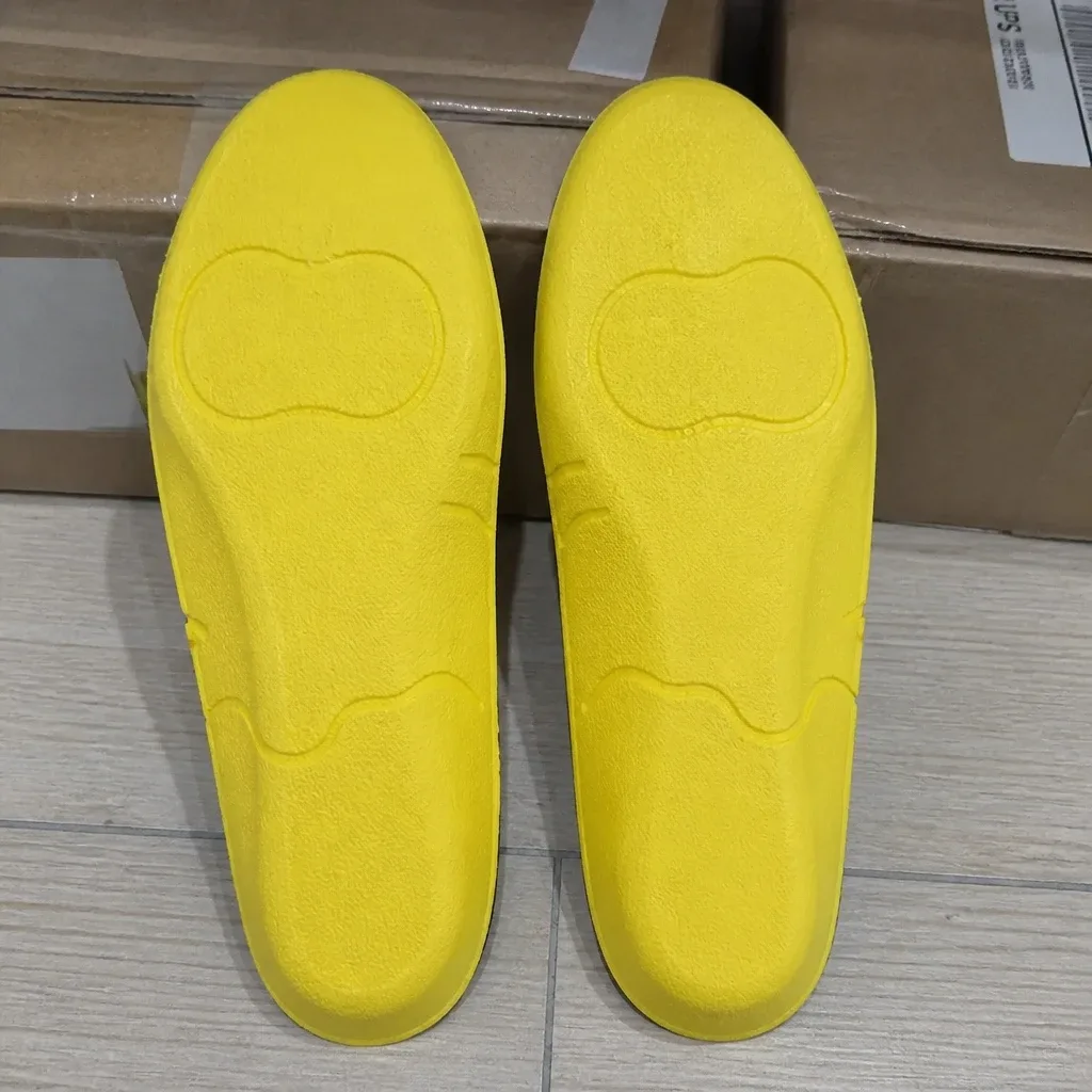Impact Gel Generation 3 SUPERS insoles and packaging on the floor