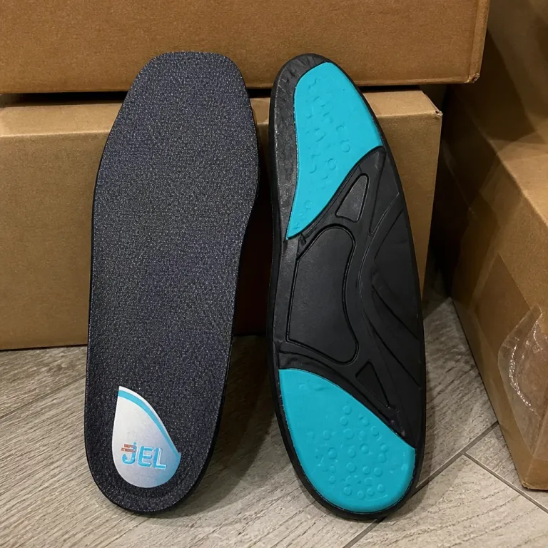 Justin Jel insoles with their packaging on the floor