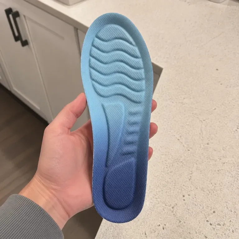 KANEEA insole held in hand to show the arch core